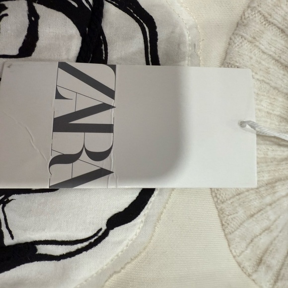 Zara GIRL TRICOT SWEATSHIRT I
Size XL - Picture 16 of 16